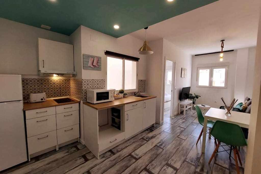 Апартаменти Bonito Apartamento En 2º Linea De Playa & Parking Малага Екстер'єр фото