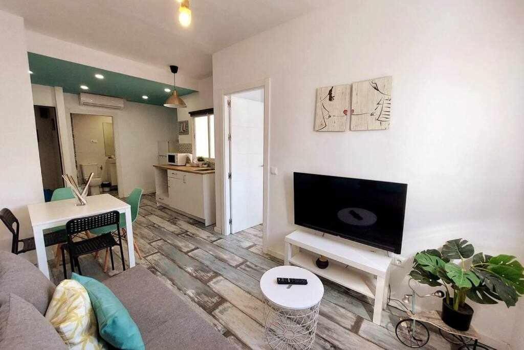Апартаменти Bonito Apartamento En 2º Linea De Playa & Parking Малага Екстер'єр фото