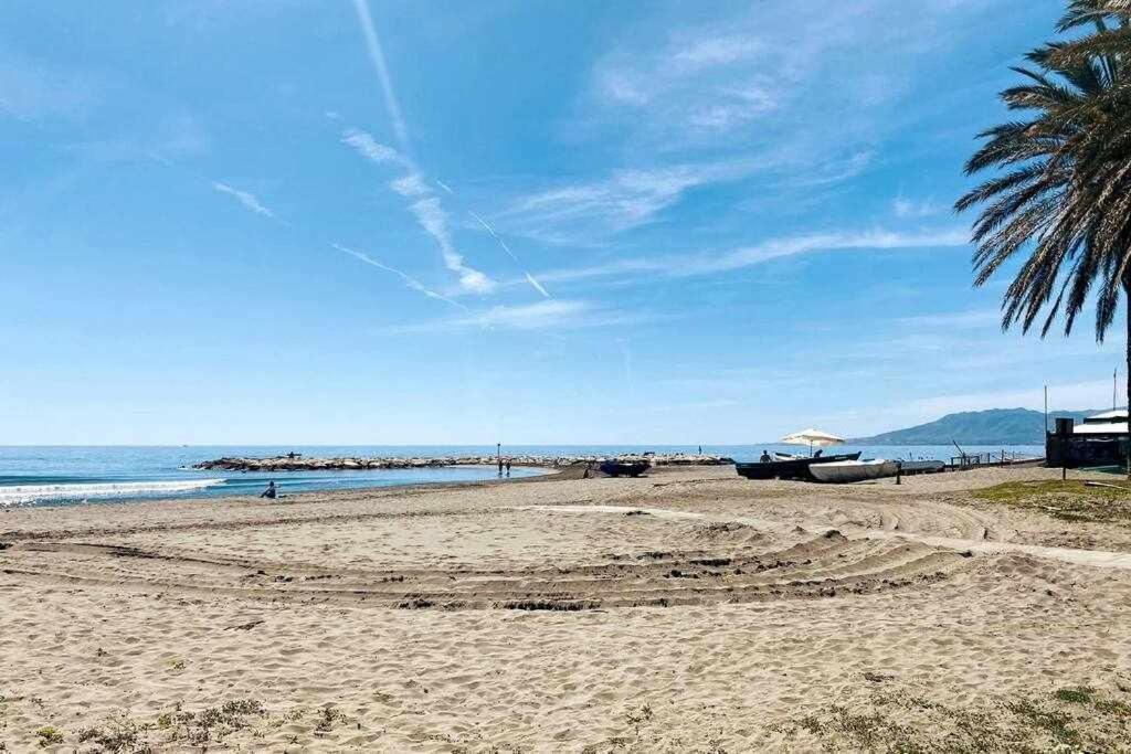 Апартаменти Bonito Apartamento En 2º Linea De Playa & Parking Малага Екстер'єр фото